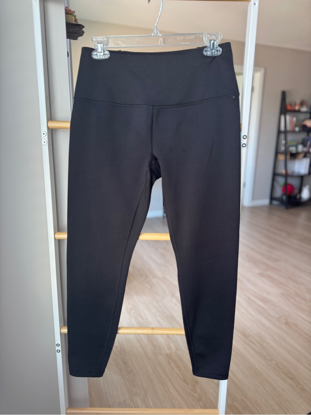 Spyder Black High-Rise Cropped 7/8 Leggings | Size M, Excellent Condition